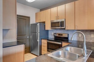 The District Universal Boulevard Apartments in Orlando, FL - Building Photo