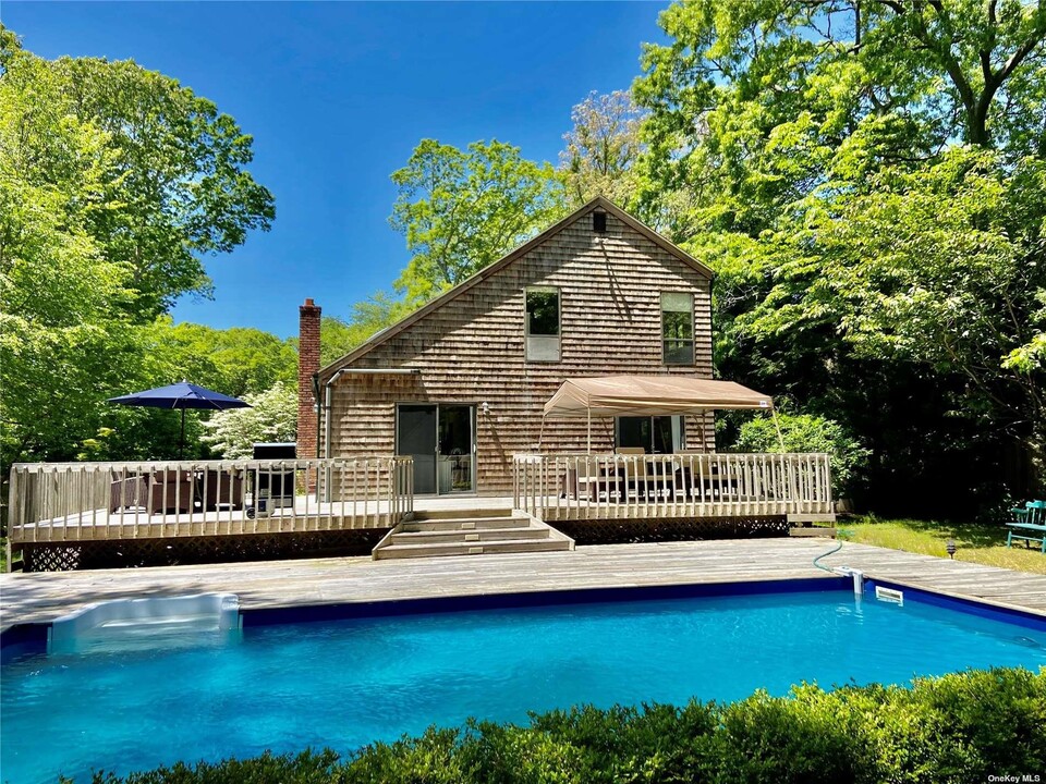 98 Hands Creek Rd in East Hampton, NY - Building Photo