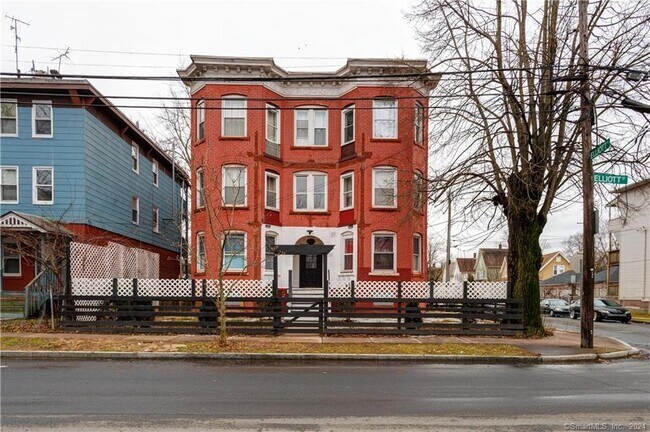 37-39 Elliott St, Unit 2R in Hartford, CT - Building Photo - Building Photo