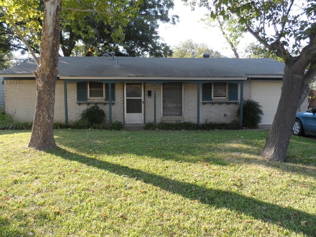 property at 808 SW Sunnybrook Dr