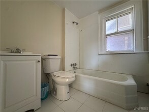 632 7th St in Niagara Falls, NY - Building Photo - Building Photo
