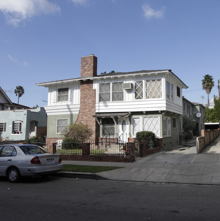 5723 La Mirada Ave in Los Angeles, CA - Foto de edificio