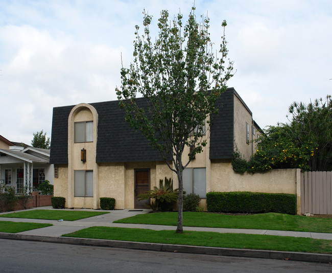 3701-3707 Howard Ave in Los Alamitos, CA - Foto de edificio - Building Photo