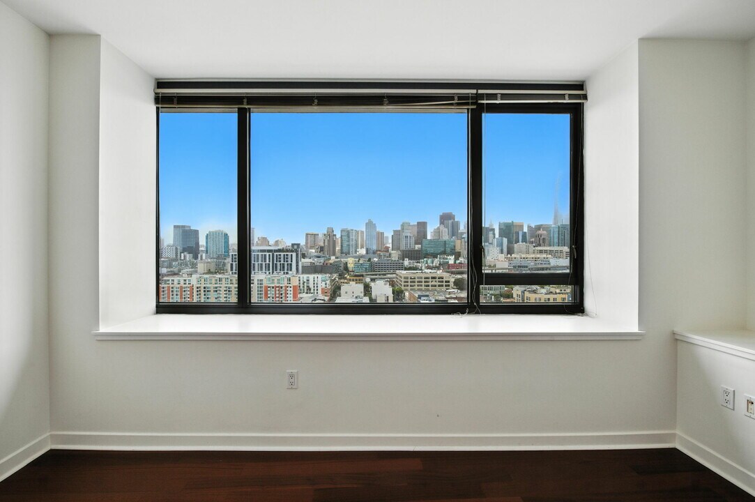 250 King St in San Francisco, CA - Foto de edificio