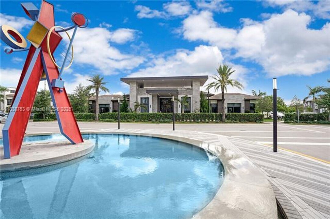 8167 NW 41st St in Doral, FL - Building Photo