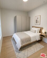 904 S New Hampshire Ave in Los Angeles, CA - Building Photo - Building Photo