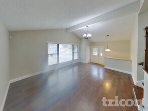 1916 Lamplight Dr in Woodbury, MN - Building Photo - Building Photo