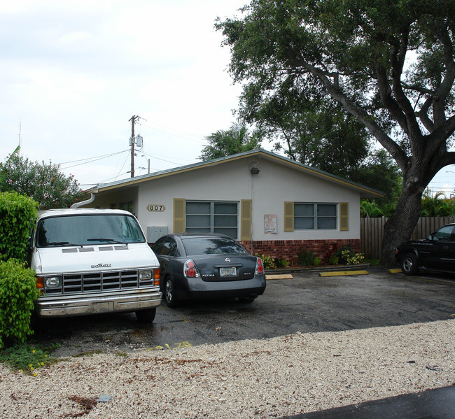 807 Arpeika St in Fort Lauderdale, FL - Building Photo - Building Photo