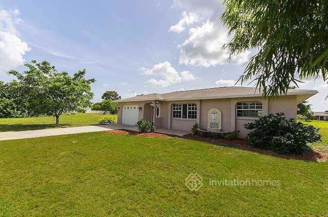 1018 SW 10th Pl in Cape Coral, FL - Foto de edificio - Building Photo