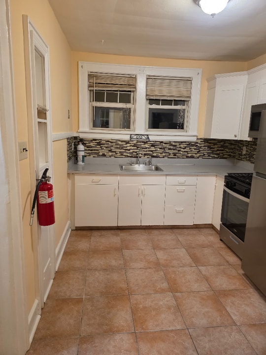 12 Gillespie Rd in Bloomfield, NJ - Building Photo