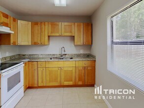 1534 Thistledown Dr in Brandon, FL - Building Photo - Building Photo
