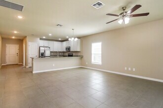 651 Mercado Ct in Poinciana, FL - Building Photo - Building Photo