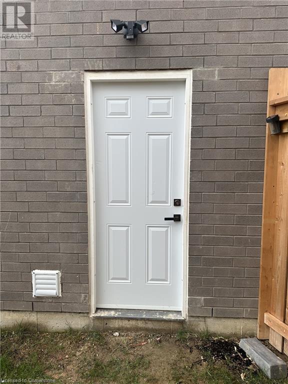 55 Fairey Cres in Hamilton, ON - Building Photo - Building Photo