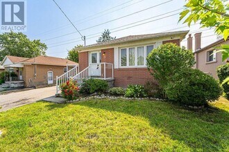 71-71 Redwater Dr in Toronto, ON - Building Photo - Building Photo
