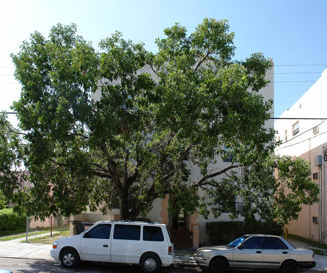 1444 SW 5th St in Miami, FL - Foto de edificio - Building Photo