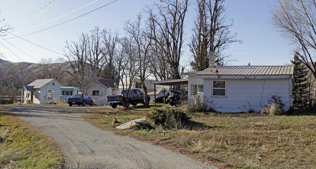 523 Bendview Ct in Horseshoe Bend, ID - Building Photo - Building Photo