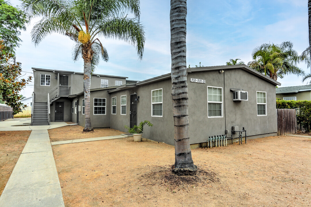 7033 Hazeltine Ave in Van Nuys, CA - Building Photo