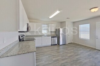 3612 Koval Dr in Kingman, AZ - Foto de edificio - Building Photo