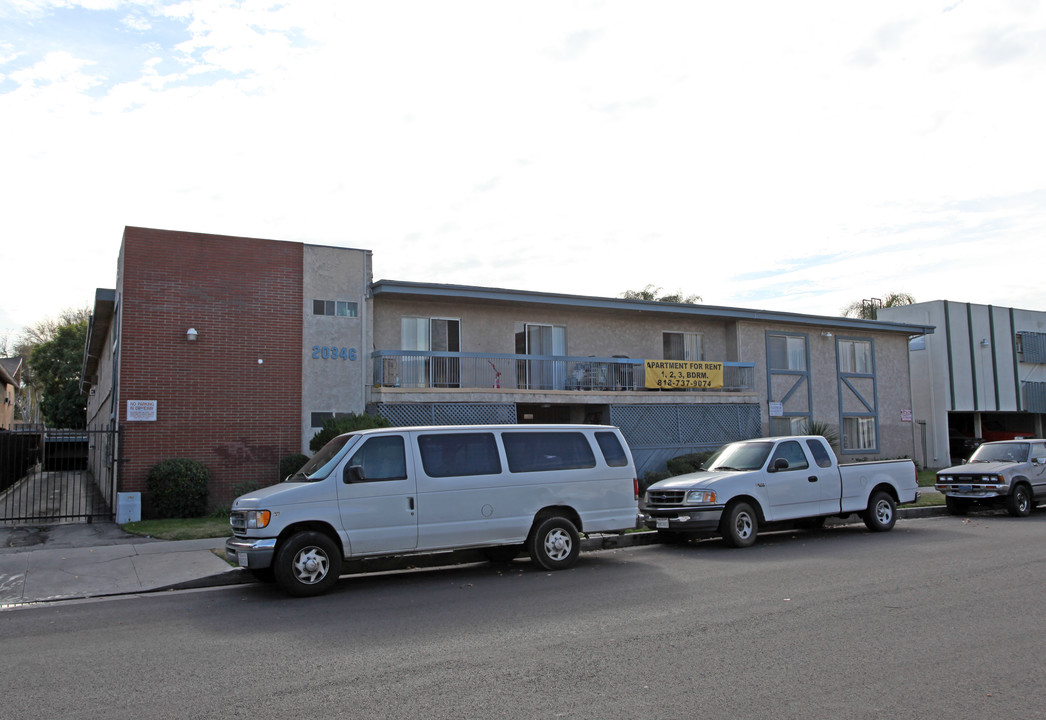 20346 Cohasset St in Canoga Park, CA - Foto de edificio