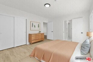 7825 W Manchester Ave in Los Angeles, CA - Building Photo