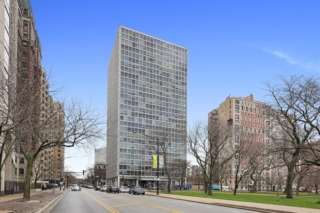 property at 2400 N Lakeview Ave