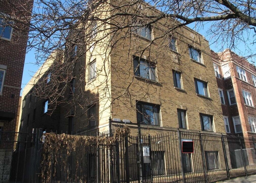 4946 N Harding Ave in Chicago, IL - Building Photo