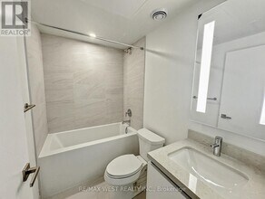 4015 The Exchange in Mississauga, ON - Building Photo - Building Photo