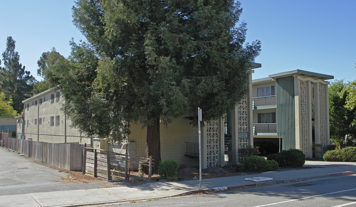 4576 Appian Way in El Sobrante, CA - Building Photo