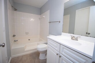 3001 Village Creek Dr in Columbia, SC - Building Photo - Building Photo