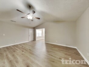 265 Whistle Way in Locust Grove, GA - Foto de edificio - Building Photo