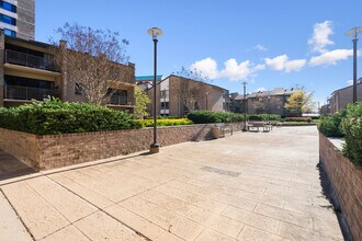 102 Monroe St in Rockville, MD - Building Photo - Building Photo