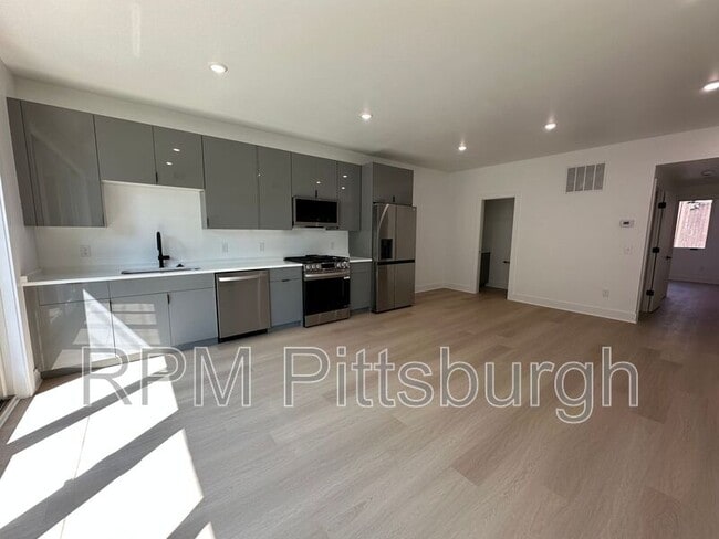 1403 Sarah St in Pittsburgh, PA - Building Photo - Building Photo