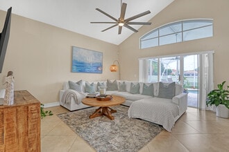 6074 Las Colinas Cir in Greenacres, FL - Foto de edificio - Building Photo