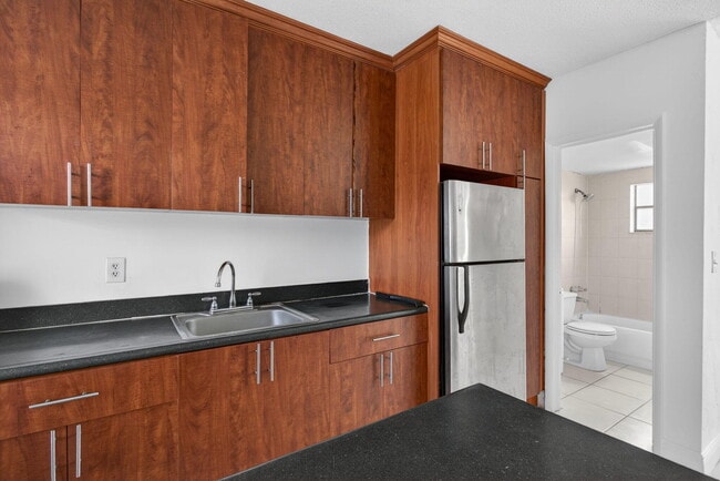 property at 4071 N Dixie Hwy