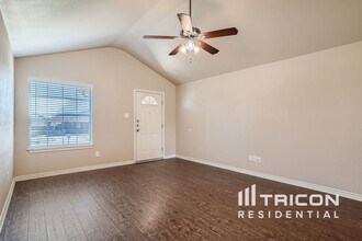 3105 Cardinal Dr in Ennis, TX - Foto de edificio - Building Photo