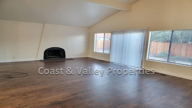 230 Beverly Ct in King City, CA - Building Photo - Building Photo