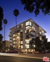 105 S Doheny Dr in Los Angeles, CA - Building Photo