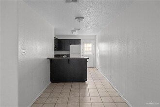 14 West Dr in Edinburg, TX - Foto de edificio - Building Photo