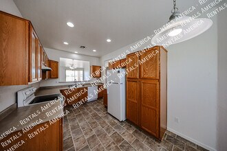 5614 W Lydia Ln in Phoenix, AZ - Building Photo - Building Photo