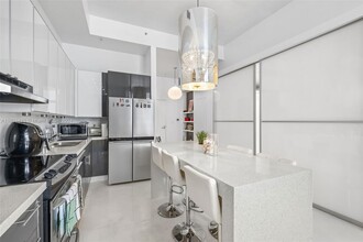 2001 Meridian Ave, Unit # 525 in Miami Beach, FL - Building Photo - Building Photo