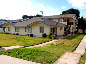 413 N Tustin Ave in Anaheim, CA - Foto de edificio - Building Photo