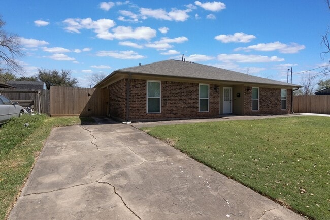 1007 Cedar St in Deer Park, TX - Building Photo - Building Photo