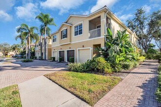 8106 Moonstone Dr in Sarasota, FL - Building Photo - Building Photo