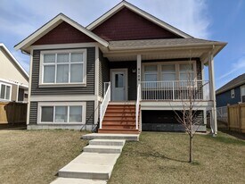 8704 17 St in Dawson Creek, BC - Building Photo