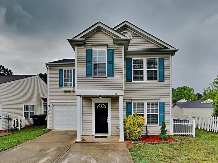 2727 Oasis Ln in Charlotte, NC - Building Photo
