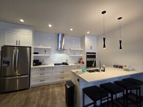 4423 Bowness Rd NW in Calgary, AB - Building Photo - Building Photo