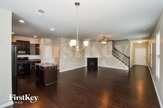 584 Dasheill Ln in Atlanta, GA - Building Photo - Building Photo