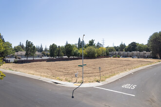 Northview Apartments in Sacramento, CA - Foto de edificio - Building Photo