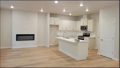 6523 SE Nasha St in Hillsboro, OR - Building Photo - Building Photo