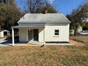 2608 Dorchester Dr NW in Roanoke, VA - Building Photo - Building Photo